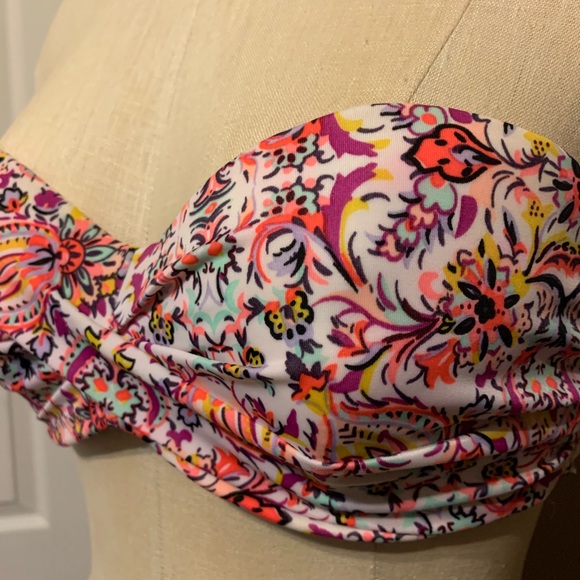 Victoria’s Secret bikini - Picture 12 of 12